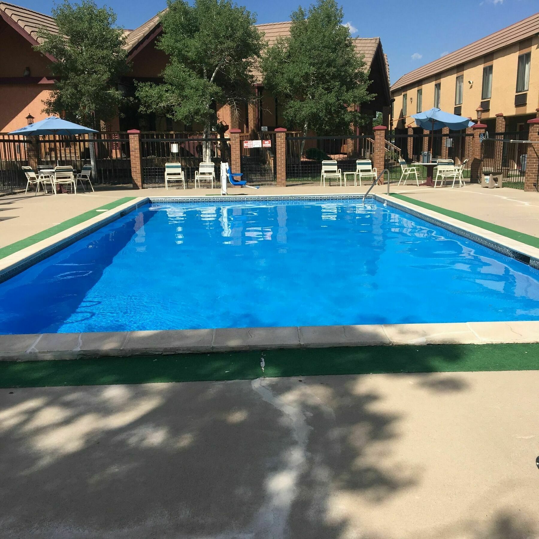 Americas Best Value Inn & Suites Ft Collins E At I-25 Fort Collins Exterior photo