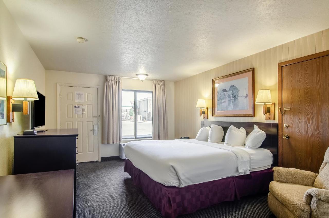 Americas Best Value Inn & Suites Ft Collins E At I-25 Fort Collins Exterior photo