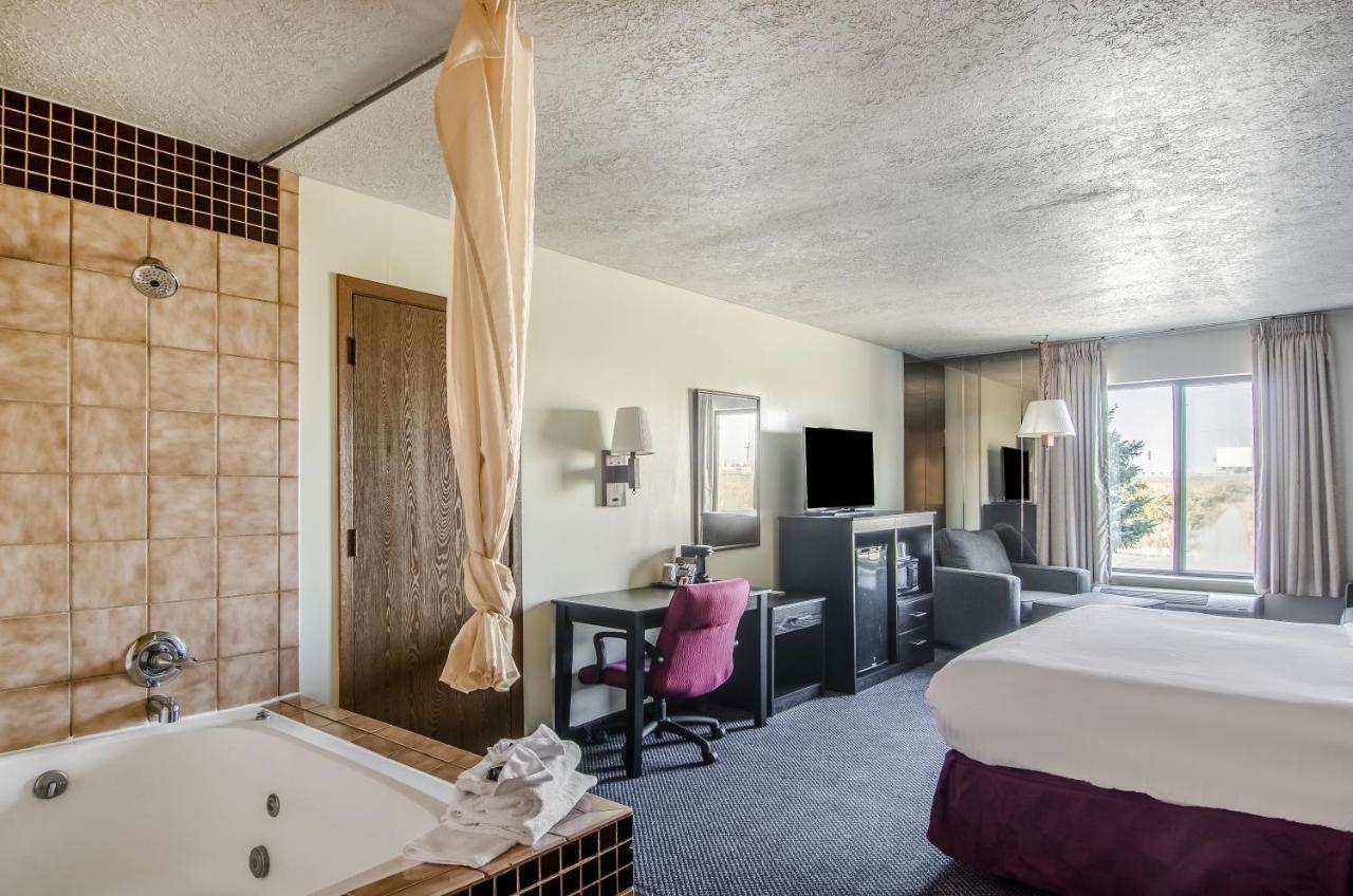 Americas Best Value Inn & Suites Ft Collins E At I-25 Fort Collins Exterior photo