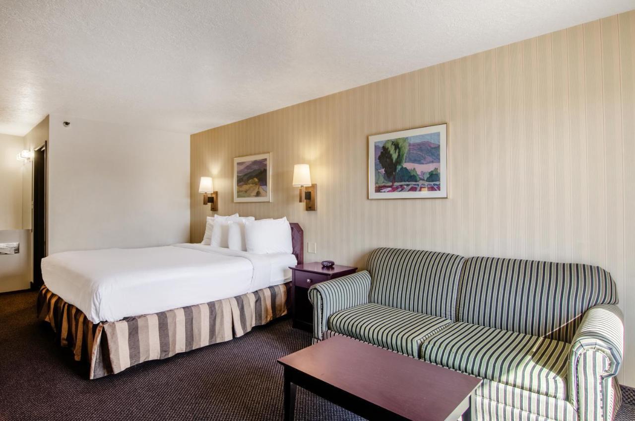 Americas Best Value Inn & Suites Ft Collins E At I-25 Fort Collins Exterior photo