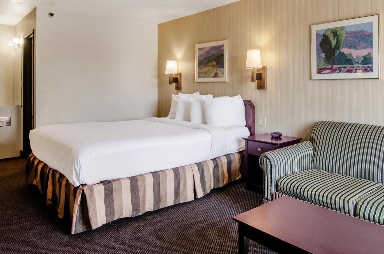 Americas Best Value Inn & Suites Ft Collins E At I-25 Fort Collins Exterior photo